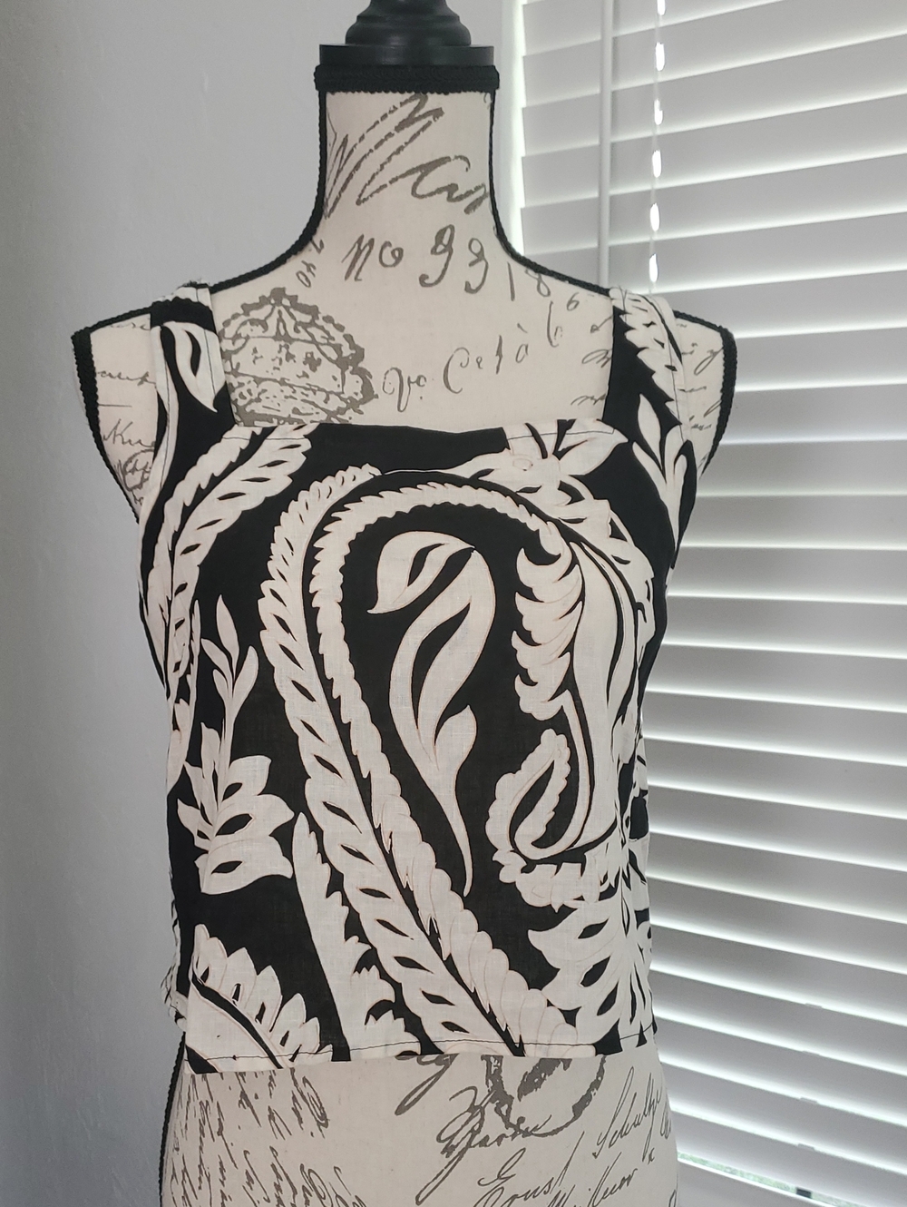 Nicole Miller Black and White Botanical Print Linen Blend Tank NWTq